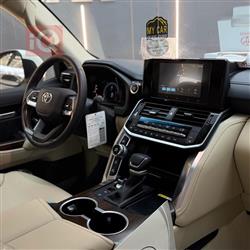 تۆیۆتا لاند کروزەر